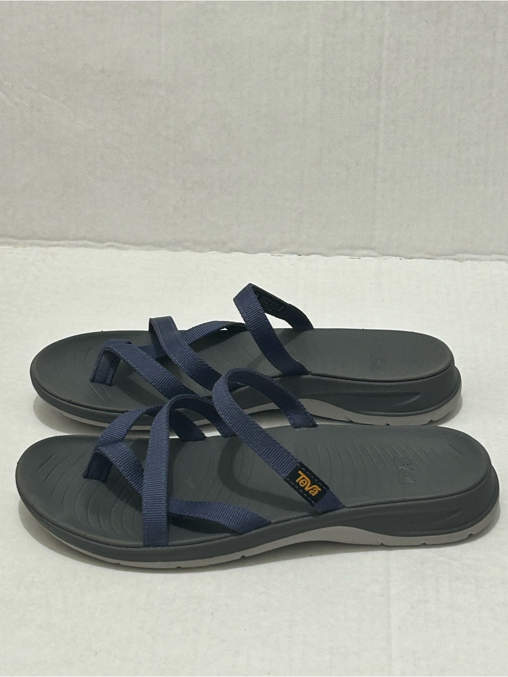 Teva Womens Traveler Flip
Flop Sandals Blue Size 7